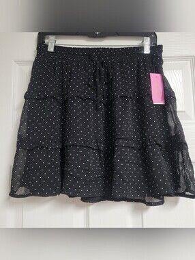 Riley & Rae NWT Women's Black Polka Dot Tiered Skirt Size Small.